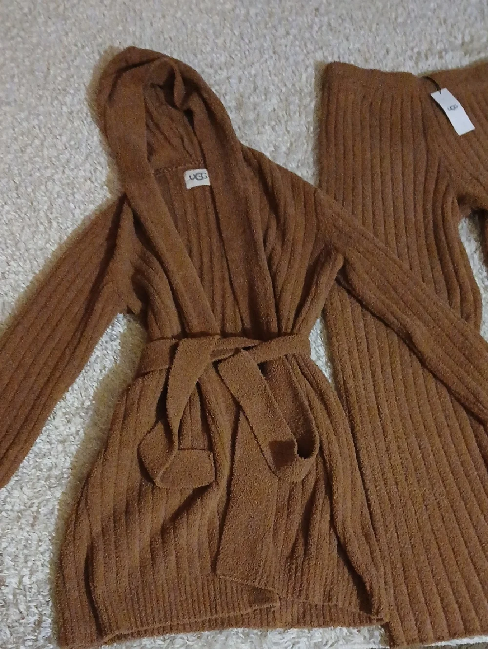 UGG LOUNGE SET (PLEASE READ DESCRIPTION) - Picture 9 of 9